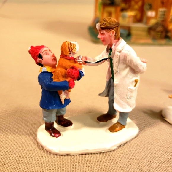 LEMAX VILLAGE COLLECTION COUNTRYSIDE VETERINARY - Picture 9 of 11